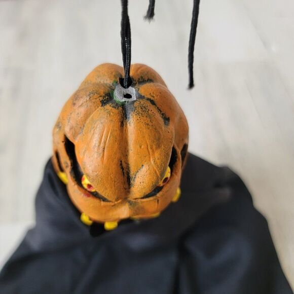 Paper magic group AS IS jack o lantern hanging head Halloween scary decor - Picture 2 of 6
